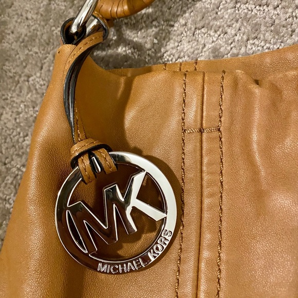 NWOT MICHAEL KORS CAMEL LEATHER BUCKET BAG - Picture 2 of 5